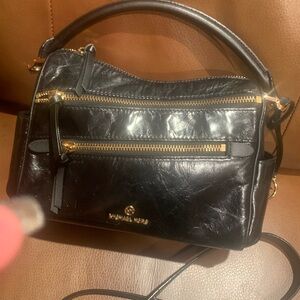 MICHAEL KORS SUPPLE BLACK LEATHER SATCHEL W/ ZIPPER DETAILING